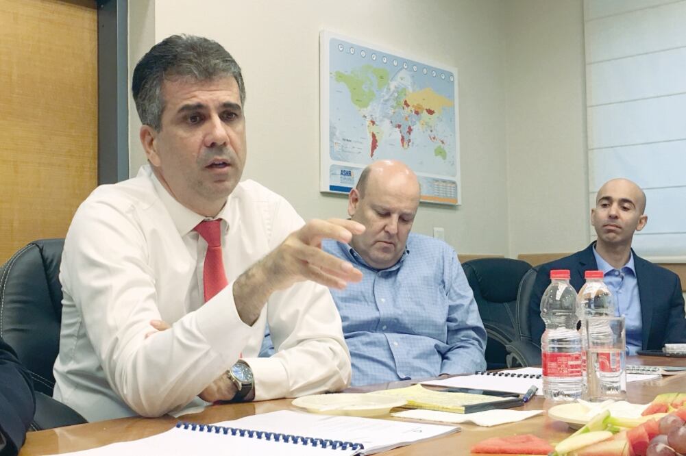 El ministro de Economía e Industria de Israel, Eli Cohen, destacó que la población trabajadora del país no tiene miedo a fracasar y que tienen como cultura innovar y dar soluciones. (MIGUEL PALLARES. EL UNIVERSAL)