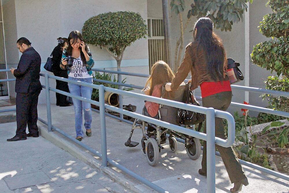 Atender a discapacitados implica erogaciones considerables en infraestructura, sistemas, capacitación y personal, aseguran empresas de telecomunicacion (ARCHIVO EL UNIVERSAL)es (