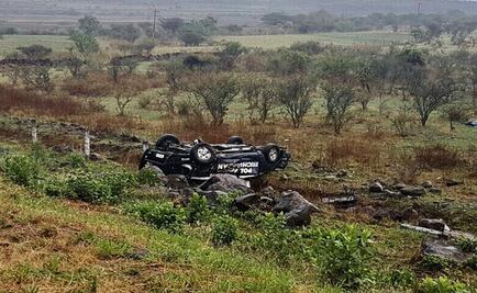 Mueren 6 policías tras volcar su patrulla en Panindícuaro, Michoacán