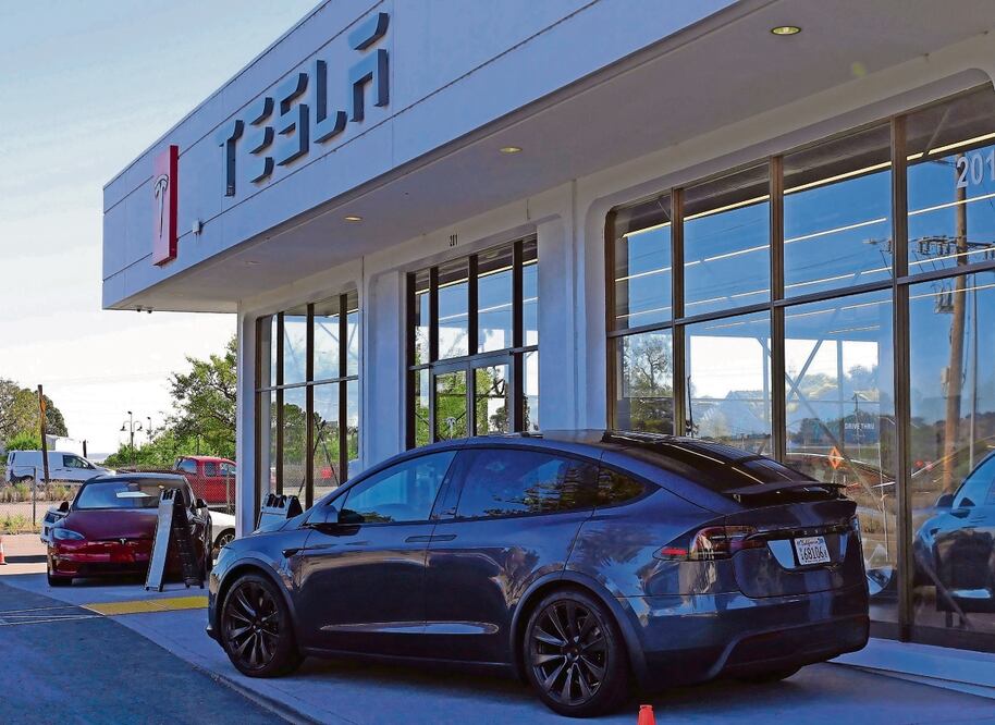 Las empresas conocidas como las siete magníficas, entre las que se encuentran Tesla, Apple, Google y Meta,seguirán teniendo ganancias pese a un crecimiento económico más débil.. Foto: Srchivo / EL UNIVERSAL