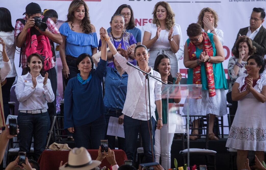 Amalia García acompañó en público por primera vez a la candidata de Morena, PT y PES a la jefatura de gobierno, Claudia Sheinbaum. Foto: Archivo/EL UNIVERSAL