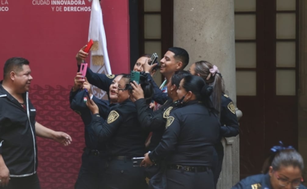 Grupo Firme recibe reconocimiento de Claudia Sheinbaum; anuncian concierto gratis en Zócalo