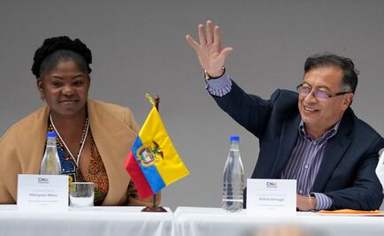 Entregan credencial a Gustavo Petro como presidente electo de Colombia