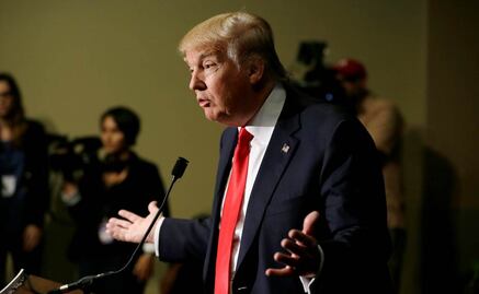 Trump dice que Jorge Ramos actuó como "desquiciado"