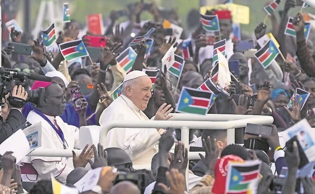El papa Francisco al llegar a celebrar una misa en el Mausoleo de John Garang en Juba, capital de Sudán del Sur, el 5 de febrero pasado. Foto: AP