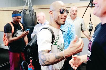 Cotto cede título afuera del ring