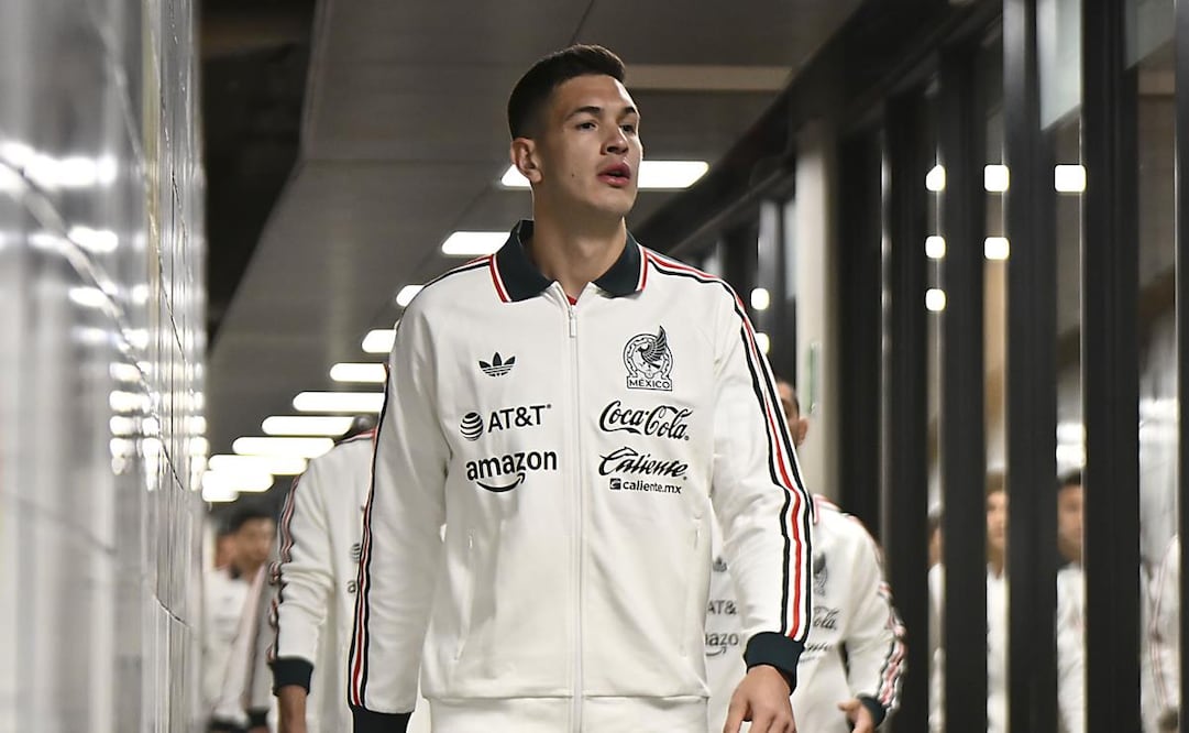 César Montes sale tocado en partido con el Lokomotiv Moscú / Foto: Imago7