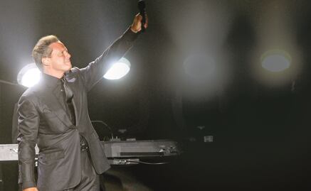 Luis Miguel sale libre con el poder de su firma