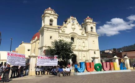 Mando policiaco cumple 24 horas retenido en Oaxaca