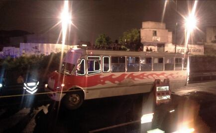 Mueren dos en asalto a camión en Iztapalapa