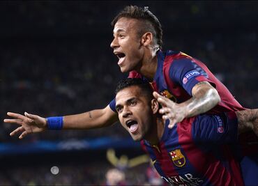 Padre de Neymar pagaría la fianza de un millón de euros para que Dani Alves salga de prisión