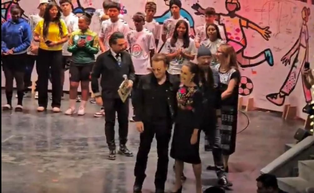 Presidenta Claudia Sheinbaum y la banda U2 asisten a Asamblea General de la Copa Mundial de Niños de la Calle (14/05/2026). Foto: Especial