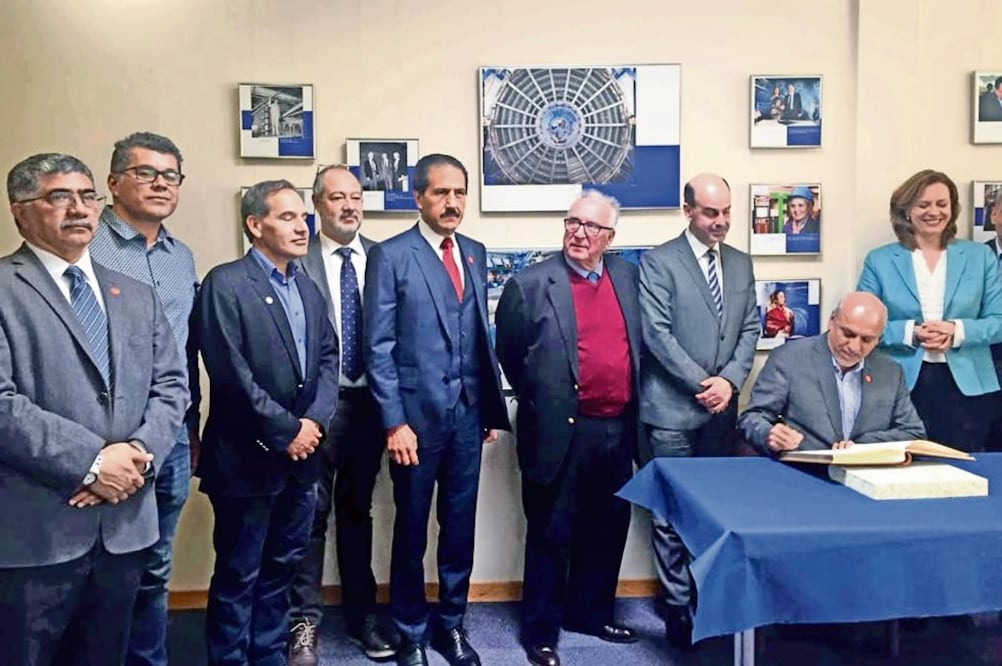 El rector Alfonso Esparza visitó la Organización Europea de Investigación Nuclear en Ginebra, Suiza, para ampliar la colaboración entre ambas instituciones (ESPECIAL)