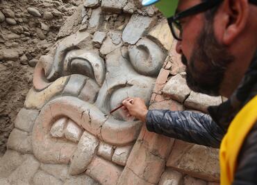 Criaturas mitológicas de Perú emergen en templo milenario