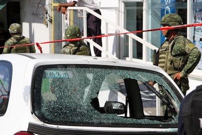 Localizan a dos enfermeros desaparecidos; asesinan a mujer médico