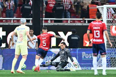 Luis Malagón, el héroe del América en el primer tiempo del Clásico Nacional