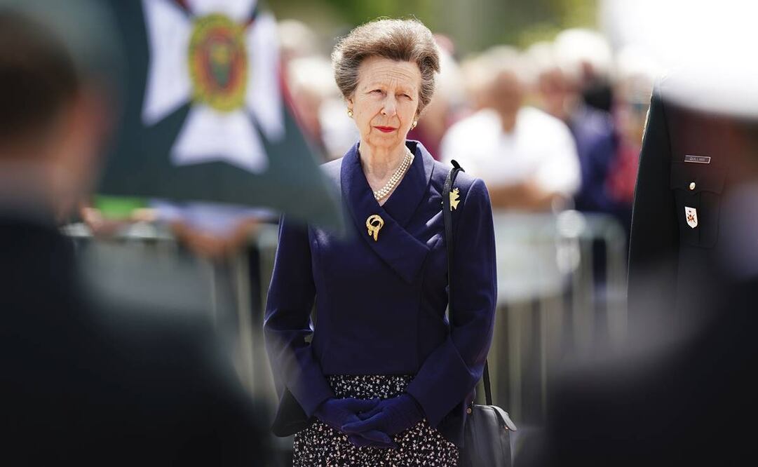 - La princesa británica Ana asiste a una ceremonia por el 80 aniversario del Día D. Foto: AP