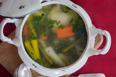 ¿Cuánto tiempo debes hervir el caldo de pollo?