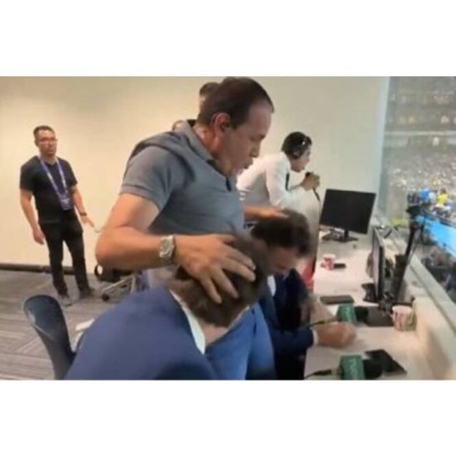 Cuauhtémoc Blanco humilló de esta manera a David Faitelson y Ricardo La Volpe. Foto: Especial