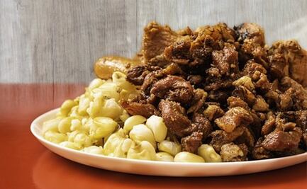 Ya somos Dinamarca y no nos dimos cuenta; compartimos platillo y gusto por el “chicharrón”