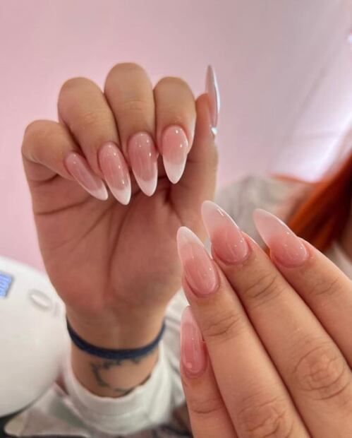 Manicura americana, el estilo actual de llevar las uñas francesas