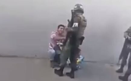 Conmueve video de soldado con niño en Veracruz