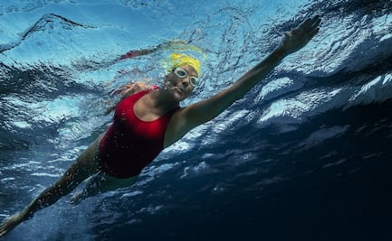 Así es la historia real que inspiró "Nyad", la nueva cinta de Netflix que te hará llorar