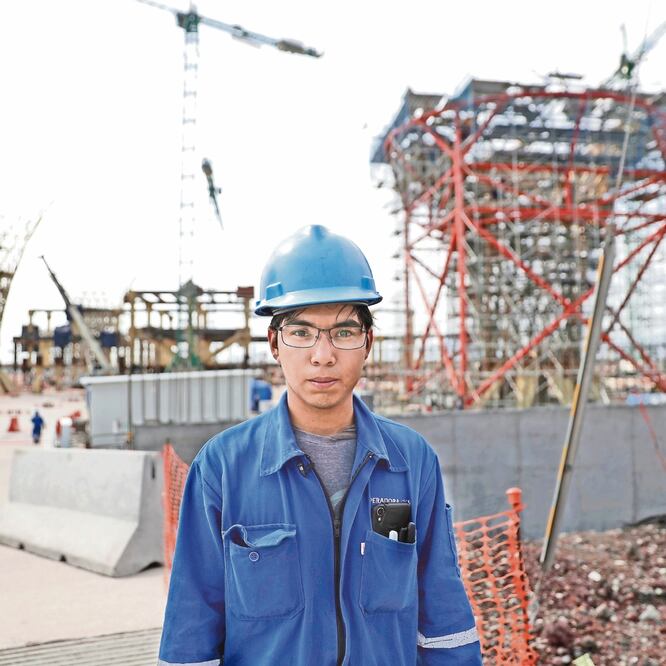 Felipe, originario de Tamaulipas, trabaja en el aeropuerto de Texcoco sin contrato definido pese a que lleva en la construcción medio año.