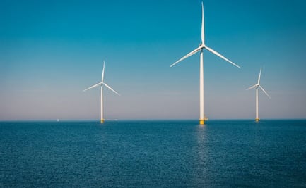 Trump bloquea cinco parques eólicos marinos tras alerta de seguridad