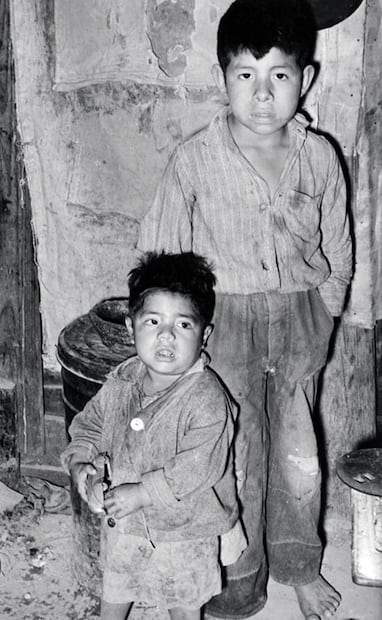 Cada tribunal de menores se formaría con tres jueces, mexicanos de nacimiento, mayores de 30 años, abogados, residentes del DF y conocedores de “problemas relativos a educación y protección de la infancia”. Foto: Wikimedia Commons.