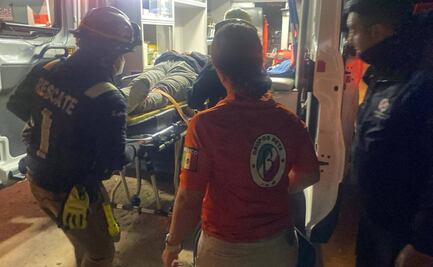 Migrantes caen de muro fronterizo en intento de cruzar a EU; reciben atención especializada