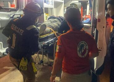 Migrantes caen de muro fronterizo en intento de cruzar a EU; reciben atención especializada