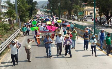 Maestros de CETEG se movilizan en Guerrero