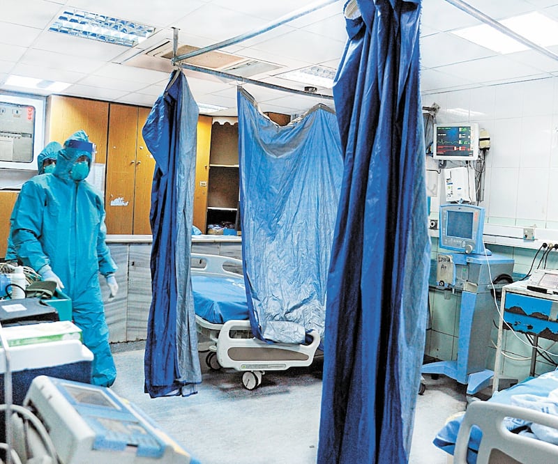 Si los hospitales no son capaces de ofrecer lo que se necesita para atender a pacientes con coronavirus, los expertos discuten si se debe o no usar el principio de sobrevivencia, es decir, privilegiar al que tenga más posibilidad de sanar. ARCHIVO EL UNIV