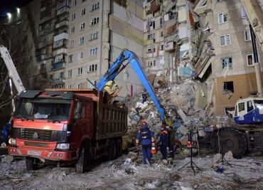 Sube a 22 la cifra de muertos por explosión de gas en edificio de Rusia