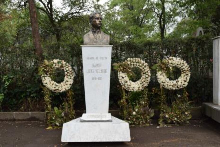 Sepulturero, oficio que se aprende desde niño