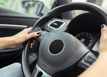 ¿Las fundas pueden dañar el volante del auto?