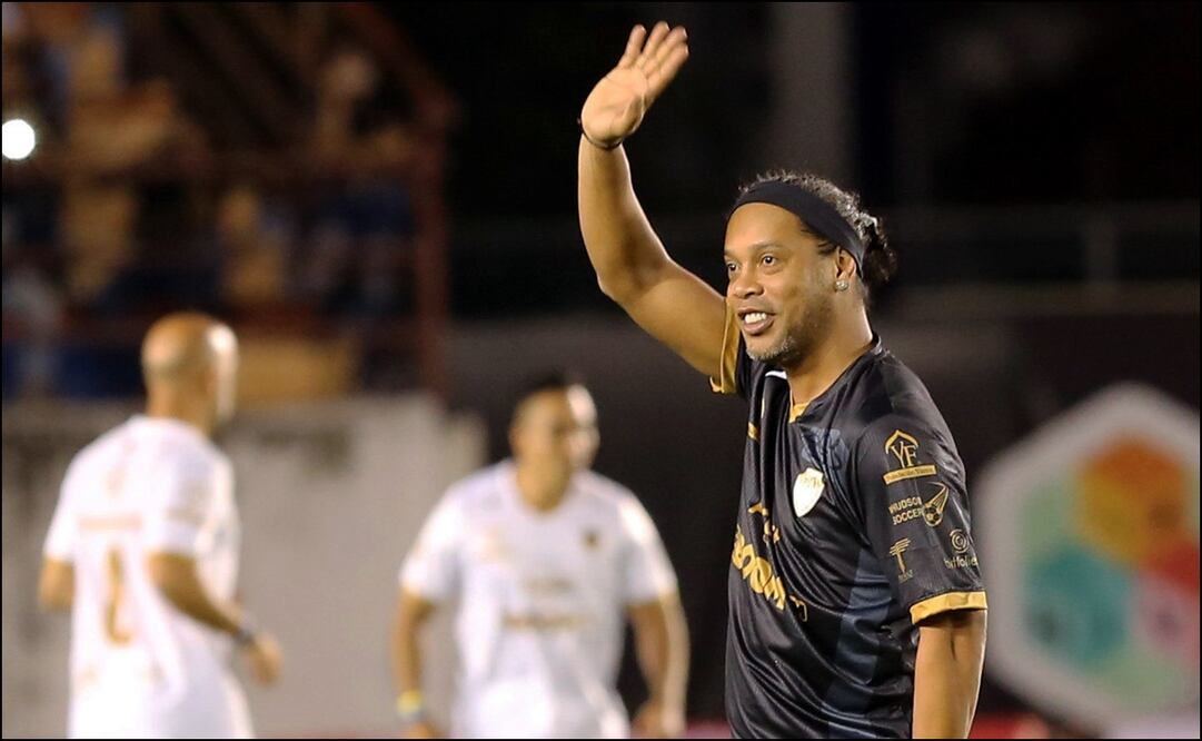 Ronaldinho juega con Cuauhtémoc Blanco y es declarado ciudadano morelense