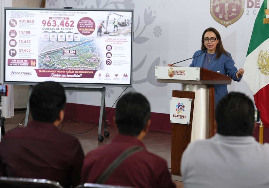 "Sabemos que no basta con reaccionar cada vez que llueve. Si queremos que Ecatepec cambie de verdad, tenemos que resolver el problema desde el fondo", mencionó la alcaldesa. Foto. Especial