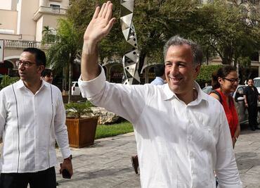 Llega Meade a ensayar para el debate