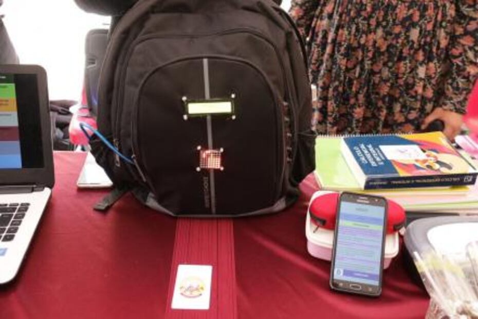 Politécnicos crean mochila inteligente para niños con déficit de atención