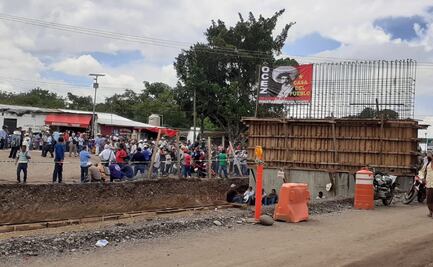 Campesinos de Chiapas bloquean carretera para exigir entrega de fertilizantes