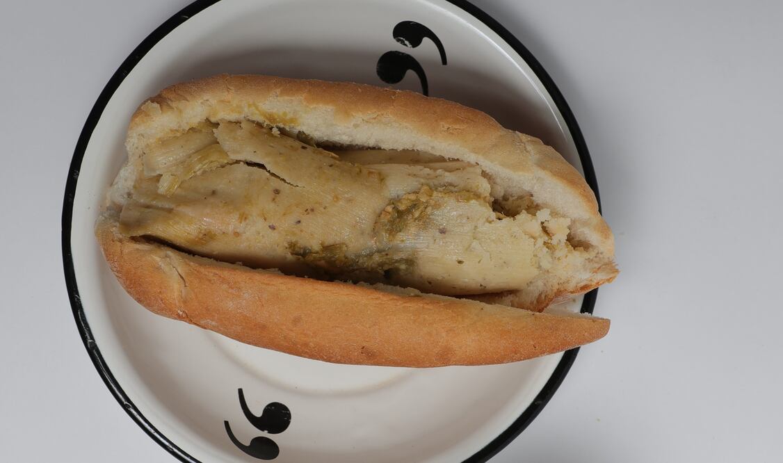 La guajolota, un ícono de la cocina callejera mexicana inmortalizada en la Lotería Nacional.