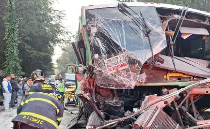 Volcadura de camión de transporte público en la carretera Picacho Ajusco deja múltiples lesionados