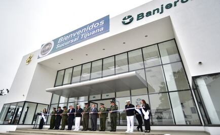 Inaugura Meade sucursales de Banjercito