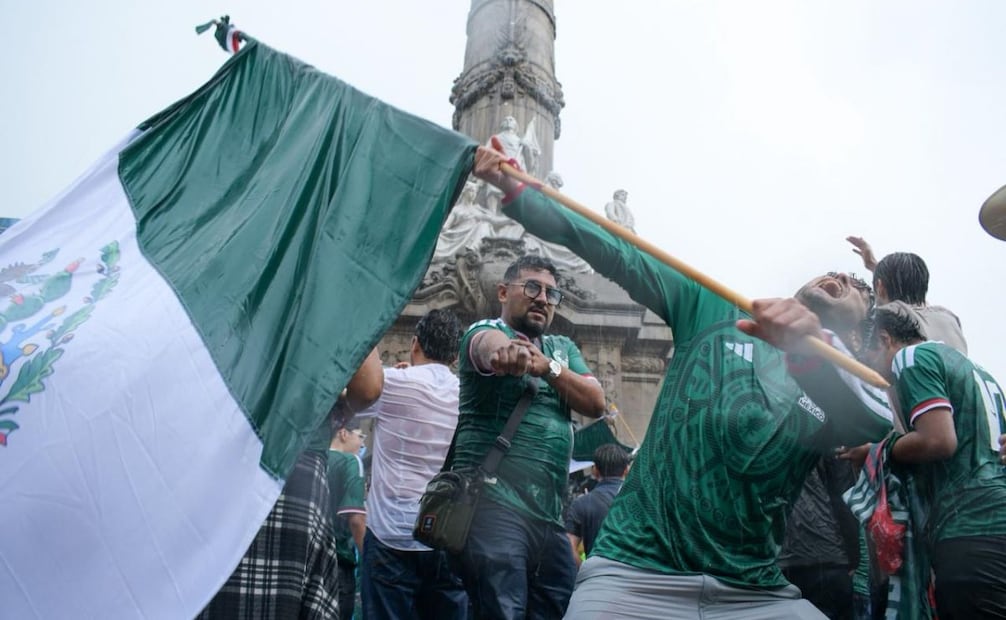 Decenas de personas celebran el triunfo de México contra Sudáfrica (11/06/2026). Foto: Santiago Cadena / EL UNIVERSAL