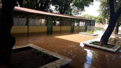 Tromba deja 15 escuelas inundadas en Morelia