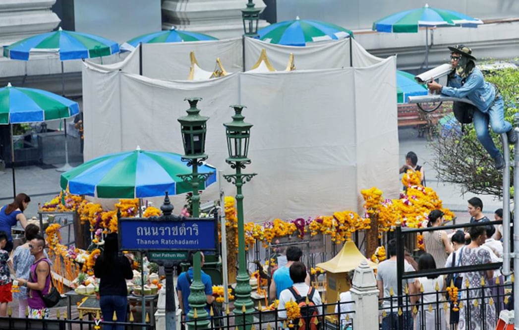 Imagen del santuario de Erawan, sitio en donde ocurrieron las explosiones el pasado 17 de agosto en Bangkok (AP)