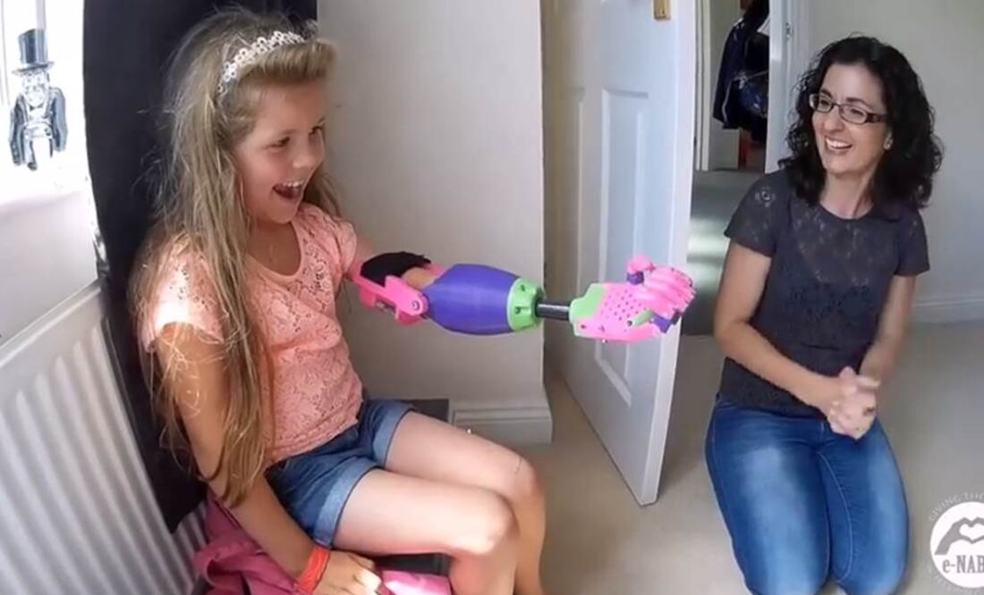 Un clip de YouTube muestra la reacción de Isabella, una pequeña de ocho años, al recibir un brazo ortopédico. Foto: Captura
