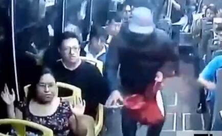 Captan en video asalto a camión de pasajeros en CDMX 